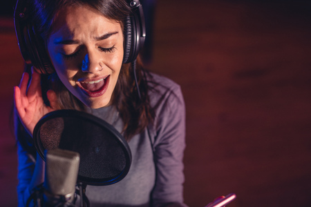 Musiker besorgt es seiner Frau im Tonstudio Musiker besorgt es seiner Frau im Tonstudio